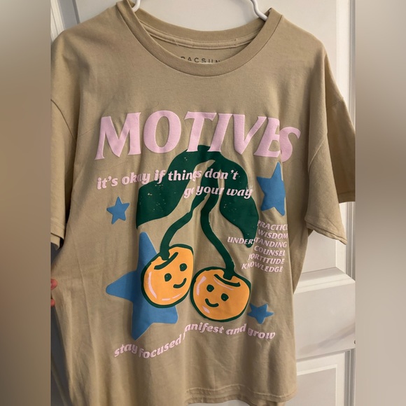 graphic tee - Picture 2 of 4